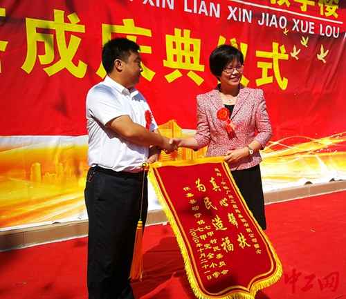 奥仁格管道：肇庆热浸塑涂塑钢管批发，助力怀集七甲村脱贫攻坚战