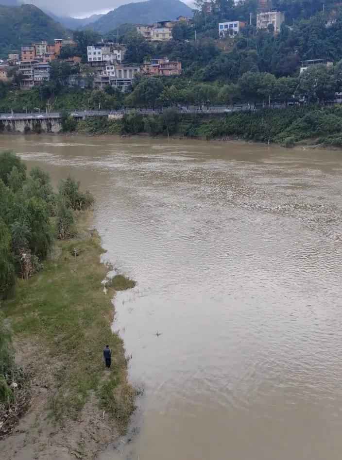 三亚市热浸涂塑钢管批发 昨夜今晨  降温超10℃！大暴雨！假期出门注意  部分列车停运  郑钦文退赛  21岁男子确认遇难  阿萨德被投毒