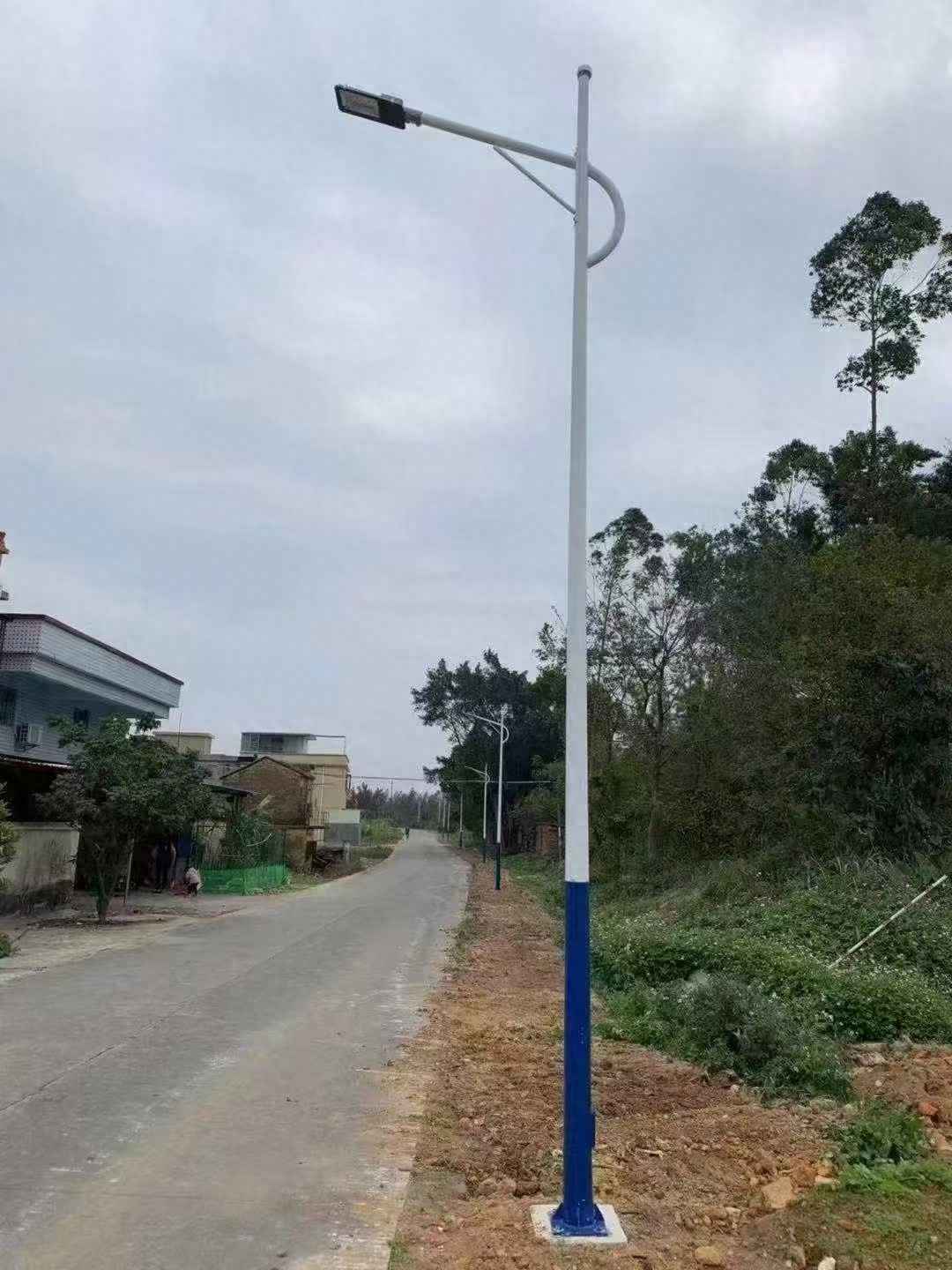 山东易创路灯厂深度解析：太阳能路灯与市电路灯，哪个更适合您的需求？