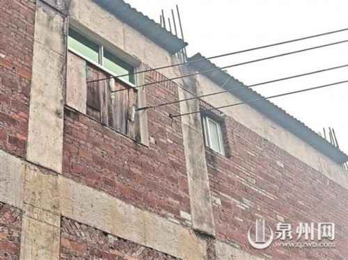 电力线路横穿楼层 联合执法消除隐患