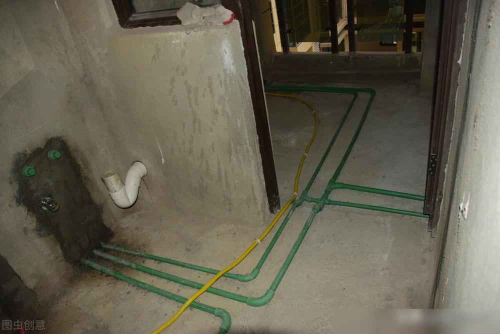 安装电力管家装改水电，电线管在水管下面，可以吗？有危险吗？怎么处理？