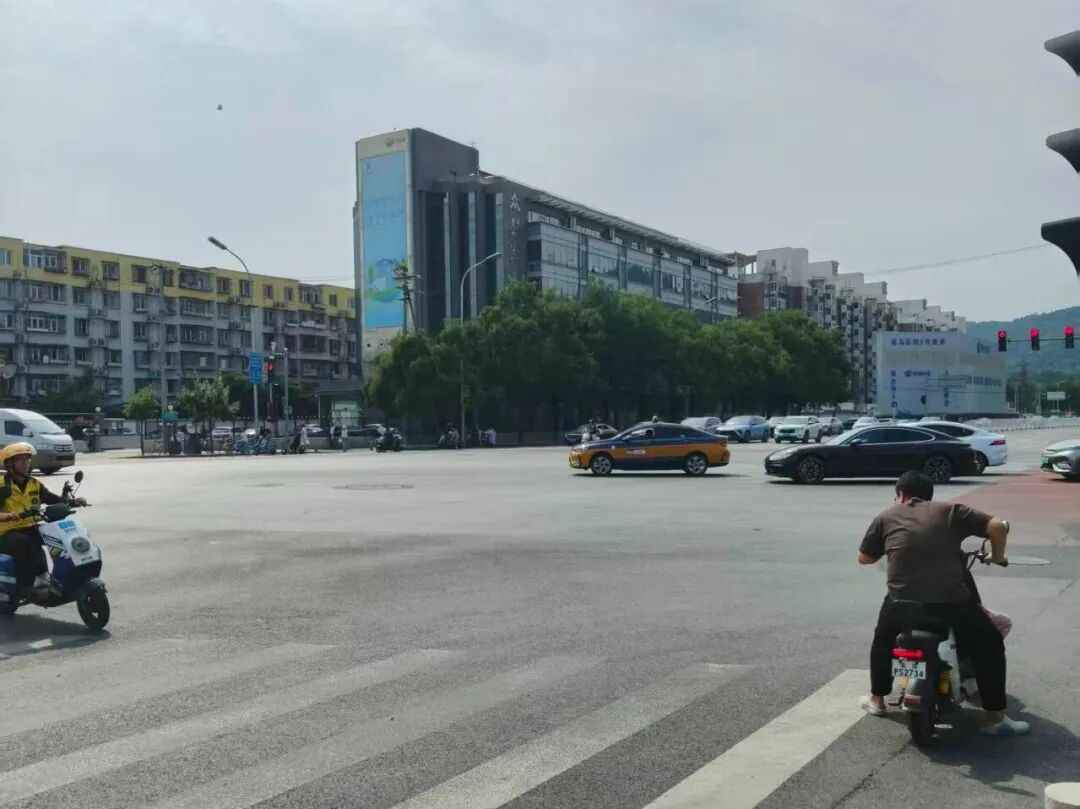 电力排管堵帽:地铁口规划难产,居民出行何去何从? 电力排管堵帽:地铁口规划难产,居民出行何去何从?