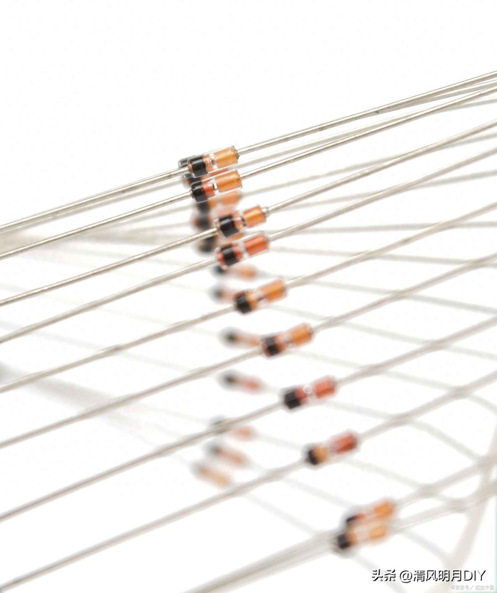 电力二极管的导通条件 二极管的导通电压由什么决定? 电力二极管的导通条件 二极管的导通电压由什么决定?