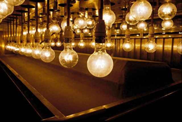 pc电力管 pc灯管一闪一闪的是什么原因 pc电力管 pc灯管一闪一闪的是什么原因