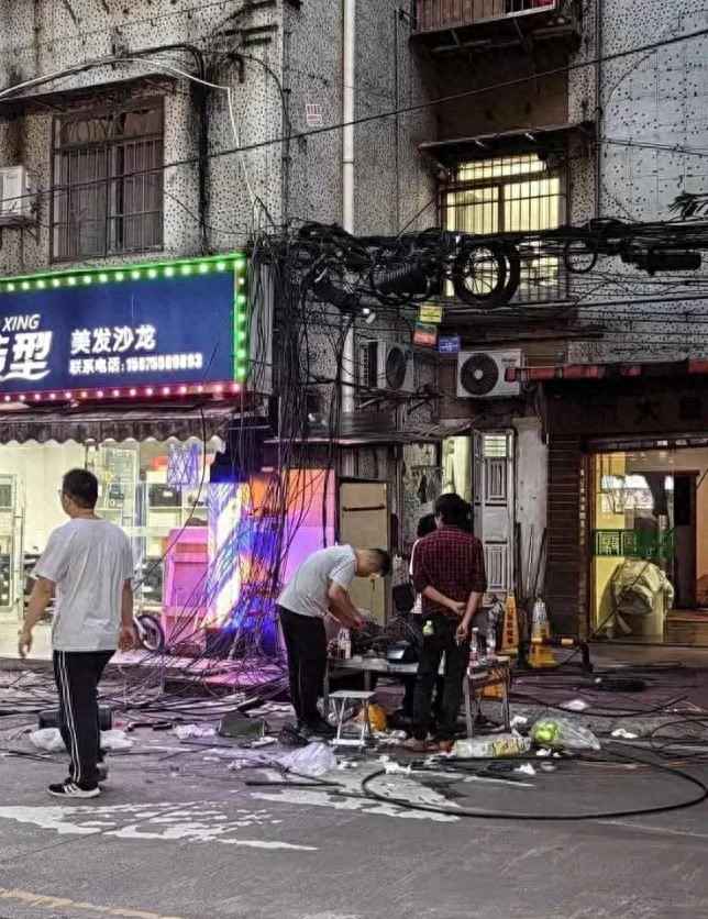 广州业主投诉“乱拉电线”无果，花2000块剪断整片小区电缆线