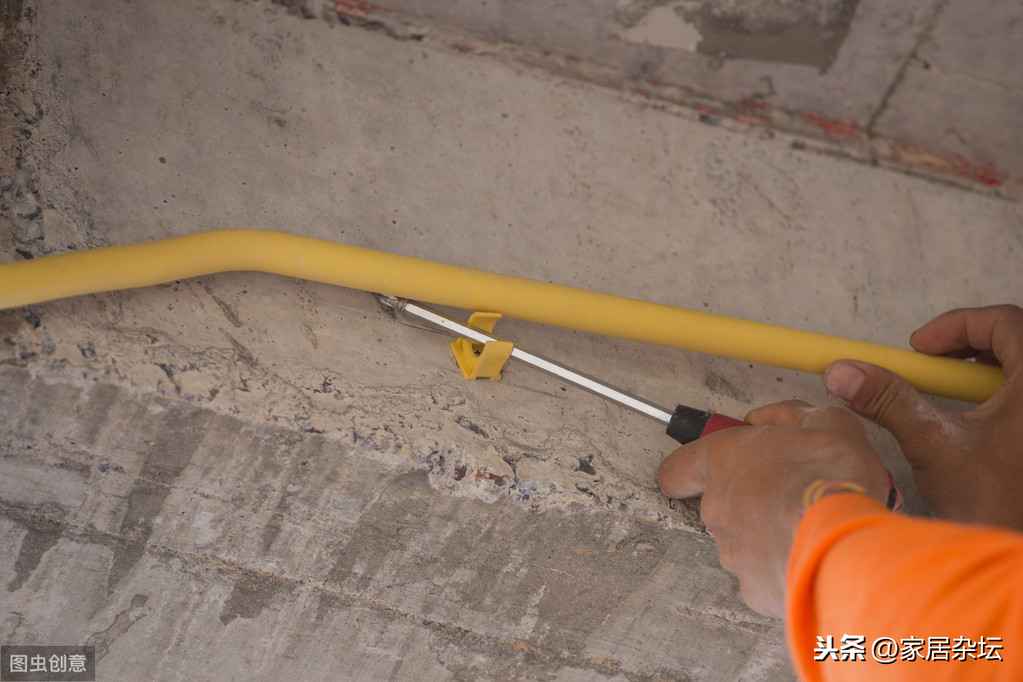 电力管安装卡子尺寸 电路中的PVC线管怎么安装？中间8米加一个过线盒吗？为什么？