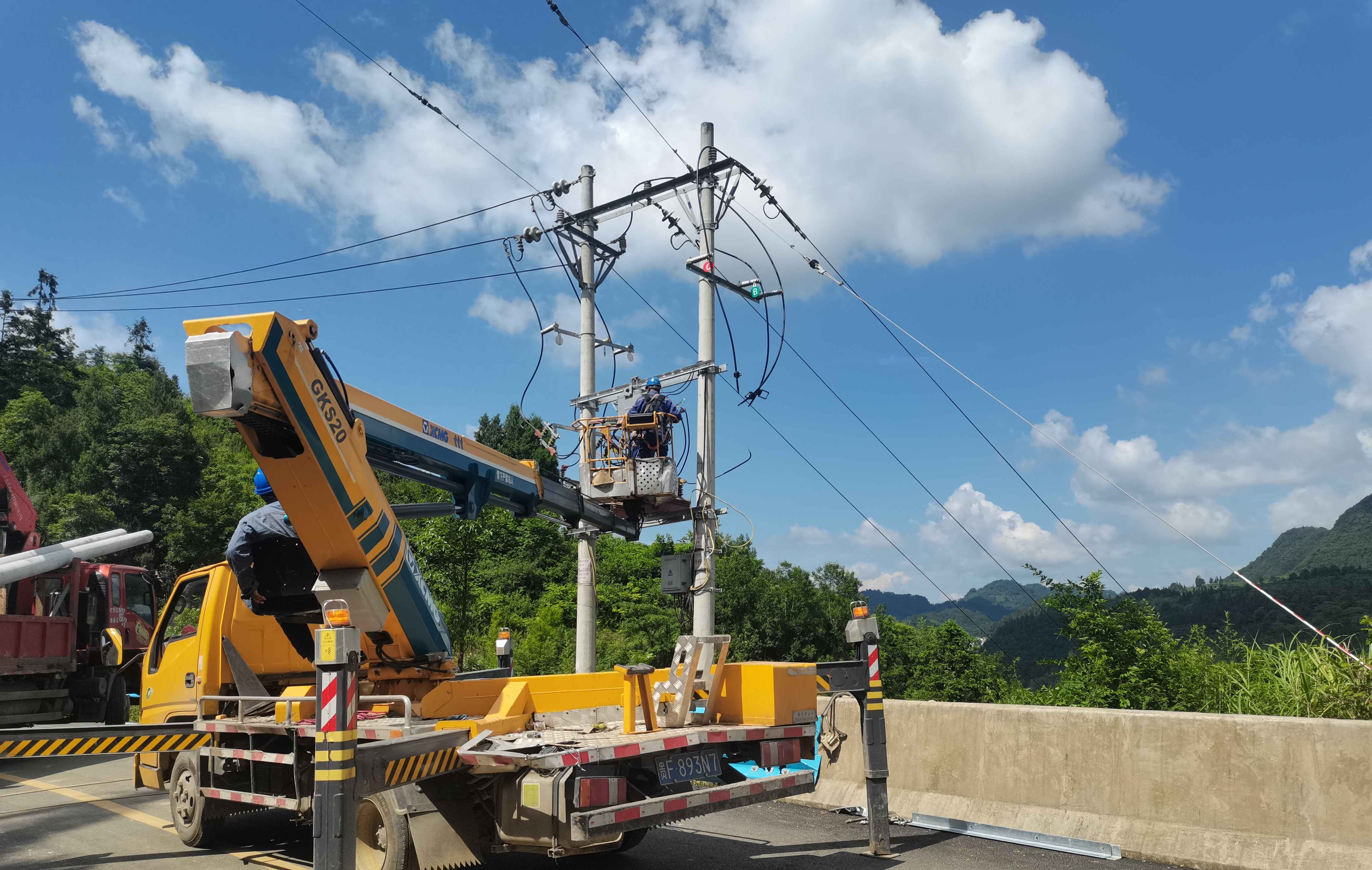 南方电网毕节市郊供电局：“党建+”核心引擎 赋能用电营商环境优化