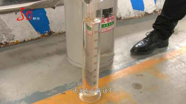 哈尔滨车主加油奇遇:52升油箱竟加出62升油,真相何在? 哈尔滨车主加油奇遇:52升油箱竟加出62升油,真相何在?