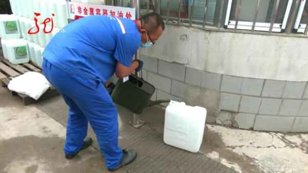 哈尔滨车主加油奇遇:52升油箱竟加出62升油,真相何在? 哈尔滨车主加油奇遇:52升油箱竟加出62升油,真相何在?